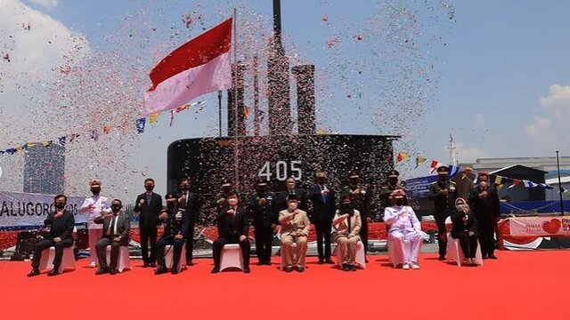 Prabowo Serahkan Kapal Selam Alugoro 405 Kepada TNI AL