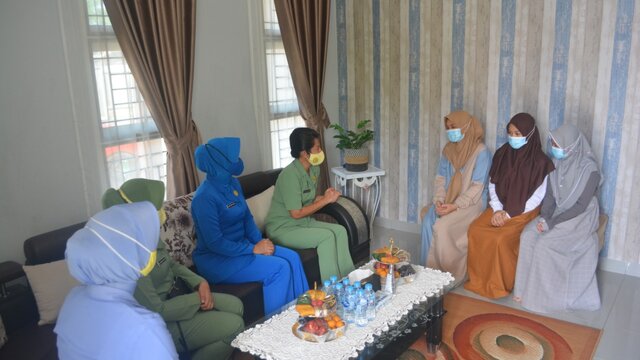 Ibu-ibu Dharma Pertiwi Babel Kunjungi Panti Asuhan Al-Khoiriah