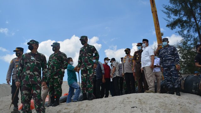 Pengerukan Pasir Laut oleh PT. Pulomas Akibatkan Muara Air Kantung Dangkal