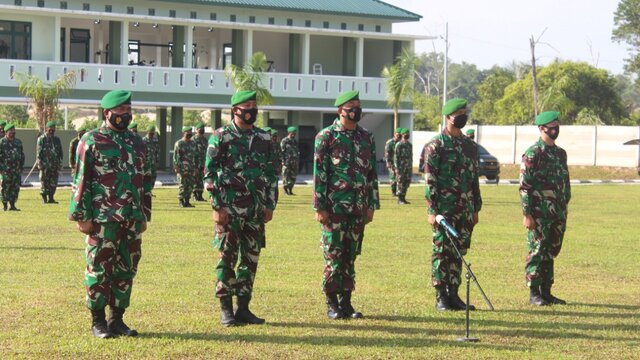 68 Orang Prajurit Korem 045/Gaya Terima Kenaikan Pangkat