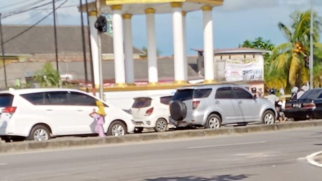 Sekelumit Kisah Penjual Amplop di Lampu Merah kota Pangkalpinang