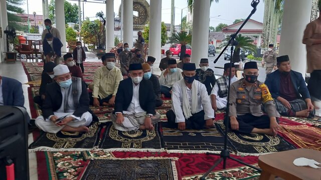 Sholat Ied di Rumdin Walikota Pangkalpinang Kedepankan Protkes Covid-19
