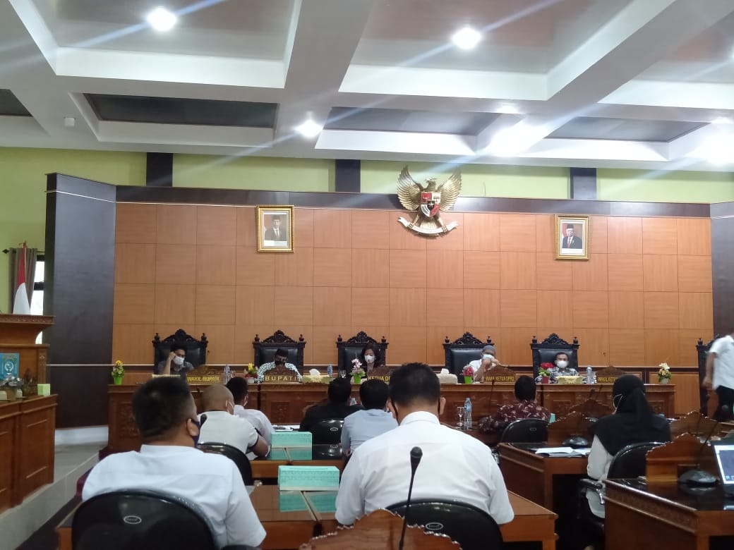 rapat dprd bangka tengah