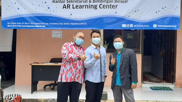 Menjadi SINGA PODIUM di AR Learning Center
