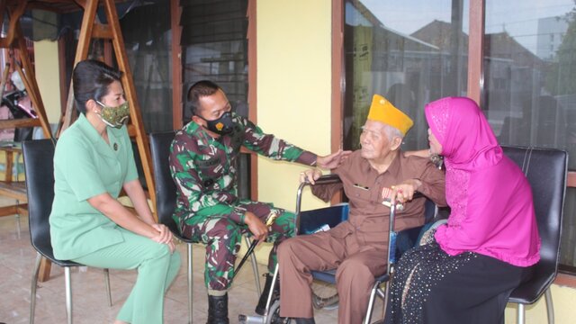 Korem 045/Gaya Anjangsana ke Veteran dan Warakawuri