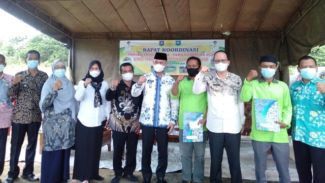 Bupati Bangka Tengah Gerakan Ekonomi Rakyat Melalui Pertanian Keluarga