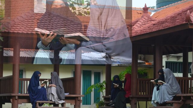 STAI Luqman Al-Hakim: Kuliah Plus Tahfidz Bersanad