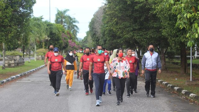 Danrem 045/Gaya Jalan Santai Bersama Anggota dan Keluarga