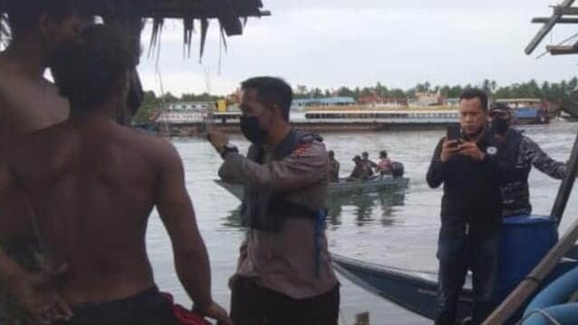 Polres Babar dan Tim Gabungan Tertibkan TI Apung di Desa Bakit