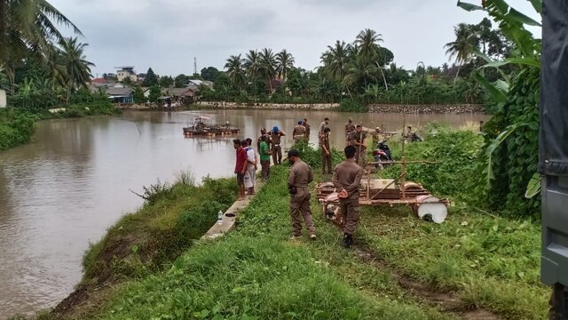 Satpol PP Pangkalpinang Tertibkan TI Ilegal di Kolong Apen Semabung