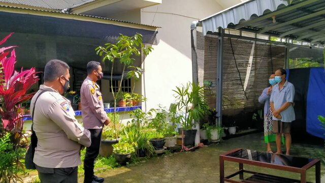 Wujud Perhatian Polri, Kapolres Bangka Tengah Kunjungi Warga Isoman