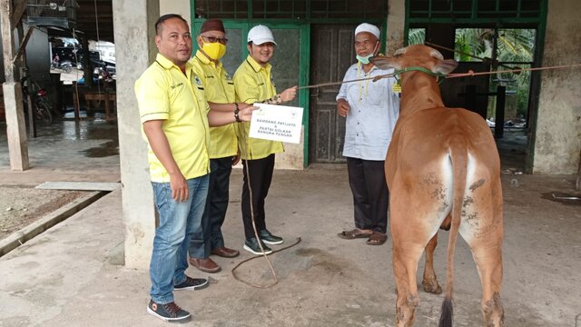 Partai Golkar Babel Salurkan 1000 Paket Daging Kepada Masyarakat