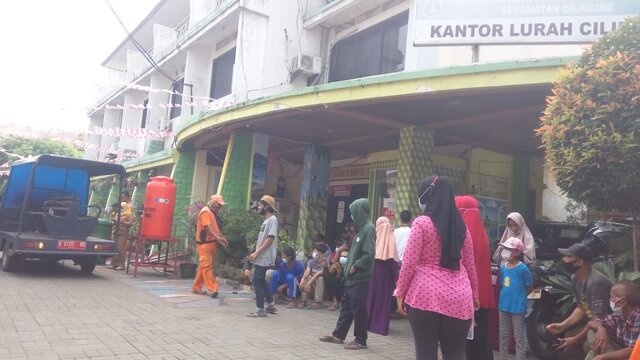 Warga Cilincing Keluhkan Keberadaan Garasi Penampungan Mobil Trailer