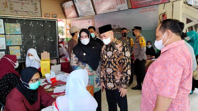 Herry Erfian Bersama Sekda Bateng Konsentrasi Vaksinasi Terhadap Pelajar