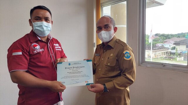 Walikota Serahkan Piagam Penghargaan Kepada Jajaran Sat Narkotika Polres Pangkalpinang