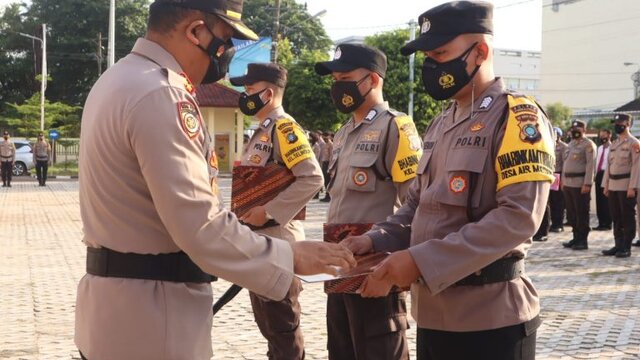 5 Personel Bhabinkamtibmas Polres Pangkalpinang Terima Reward, Berikut Namanya
