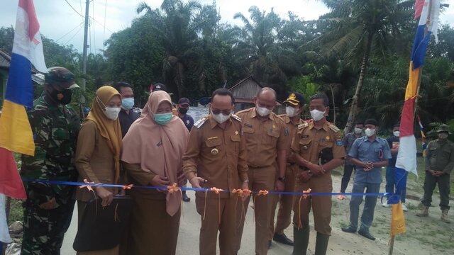 Bupati Bateng Resmikan Jalan Kampung Sebrang Sungaiselan
