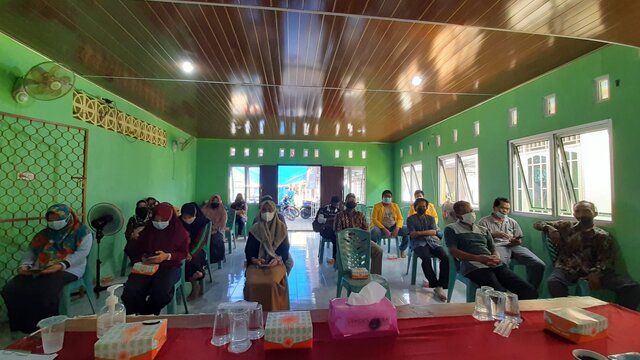 Mahasiswa KKN Diajak Mengedukasi Pentingnya Vaksinasi Covid-19 di Desa Cambai