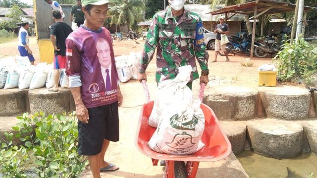 2 Ton Bibit Kerang Dara Untuk Masyarakat Nelayan Pusuk Binaan Lanal Babel