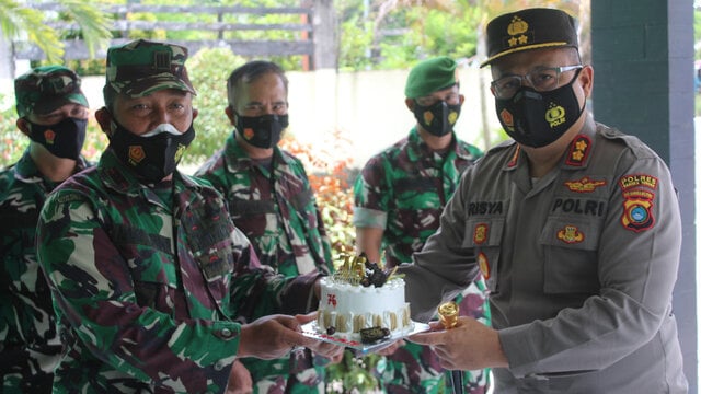 HUT TNI Ke-76, Kapolres Bateng Kejutkan Koramil Koba