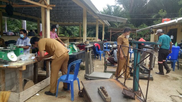 Lindungi Konsumen, 80 Alat UTTP Pedagang Pasar Perlang Ditera Ulang
