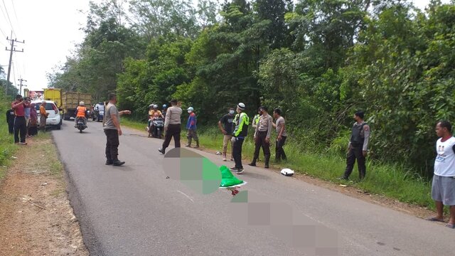 Pengendara Motor Warga Desa Belimbing Tewas Usai Ditabrak Truk Sampah