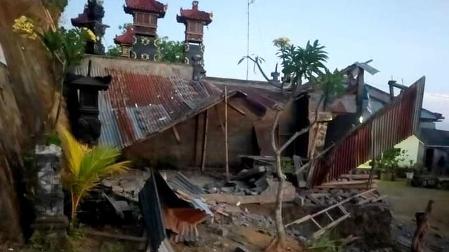 Gempa Bumi Bali Picu Tanah Longsor dan Reruntuhan Batu