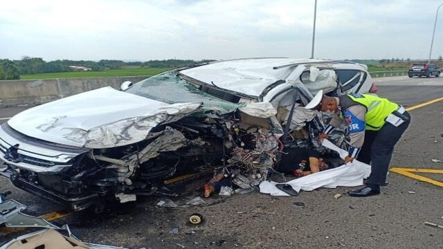 Vanessa Angel Bersama Suaminya Tewas Laka Tunggal di Tol Nganjuk