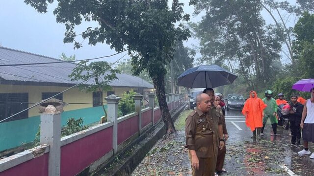 Basah Kuyup, Walikota Pangkalpinang Tinjau Beberapa Titik Lokasi Banjir
