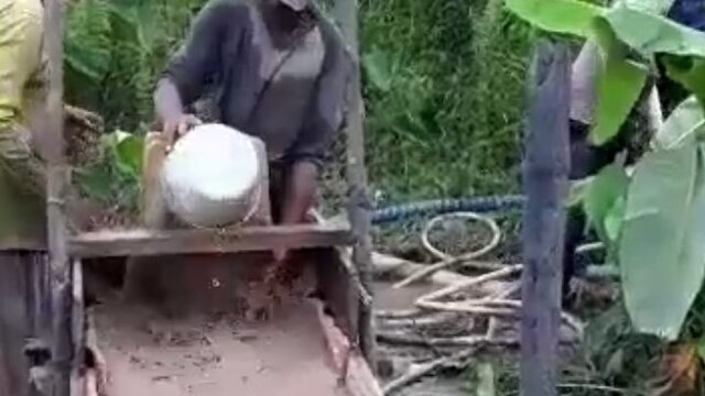 Oknum APH Bekingi Tambang Ilegal Pasir Putih, Warga: Laporkan Saja!!