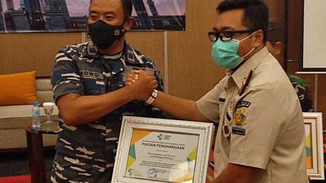 Pos TNI AL Muntok dan Mendanau Terima Penghargaan