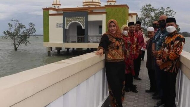 Bupati Bangka Resmikan Masjid Apung Belinyu