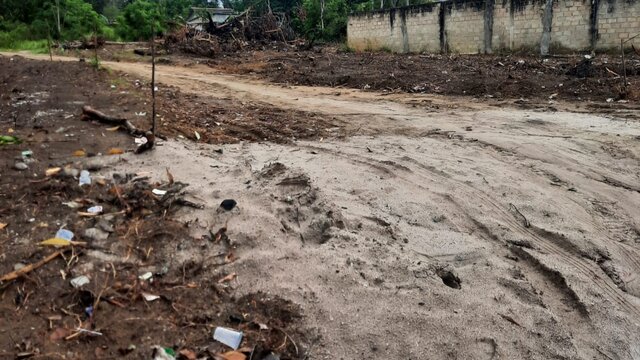 Warga Tayib Utama Pangkalan Baru Keluhkan Jalan Mereka Yang Rusak