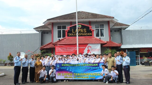 Siswa SMKN 1 Tanjungpandan Study Lapangan ke Lapas