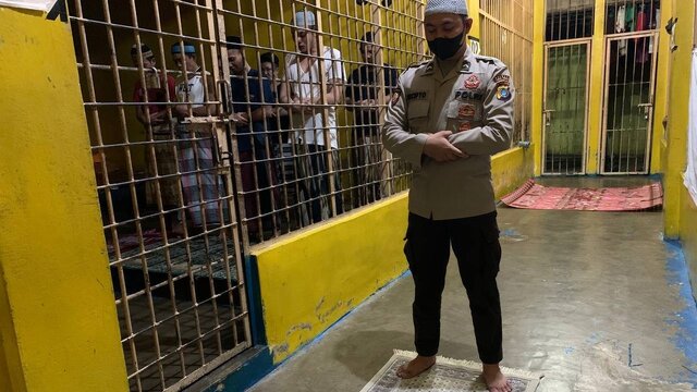 Kapolres Bateng Wajibkan Anggotanya Bisa Menjadi Imam Sholat Berjamaah
