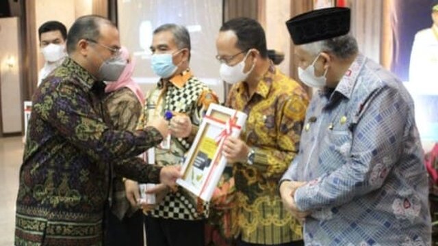 Penyerahan DIPA dan TKDD Tahun 2022 di Terima Oleh Bupati Bateng