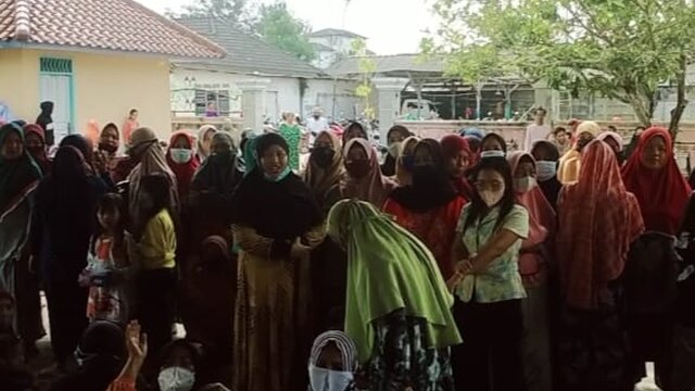 Tak Terima Pendalaman Alur Dihentikan, Ratusan Istri Nelayan Sungailiat Dukung Pulomas