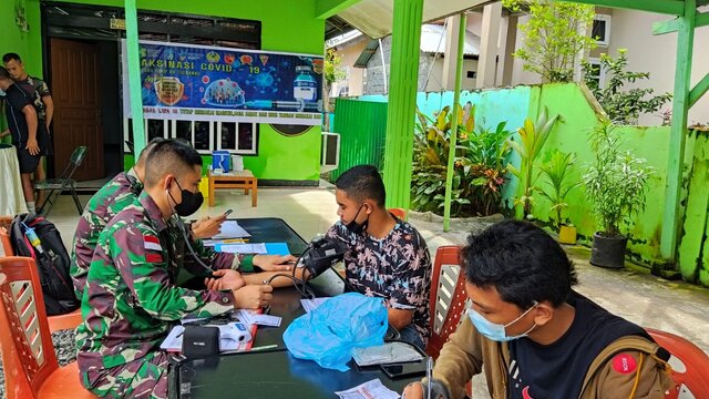 Bantu Percepatan Vaksin, Satgas Yonif RK 732/Banau Gelar Vaksinasi