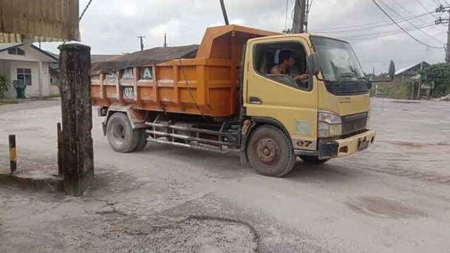 Sejumlah Masyarakat Pertanyakan Ijin Penjualan Pasir PT AKU Belitung