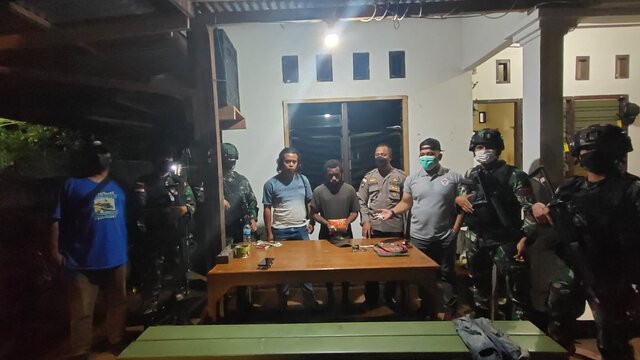 Yonif 711/RKS Bersama Timgab Berhasil Amankan Pelaku Jual Beli Ganja