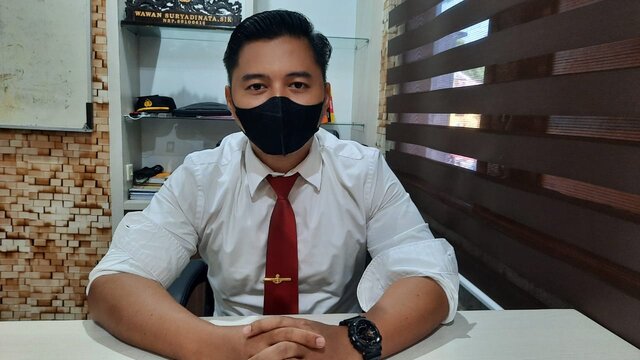 Polisi Kebumikan Dua Mayat Tanpa Identitas Yang Ditemukan Pantai Tanjung Berikat