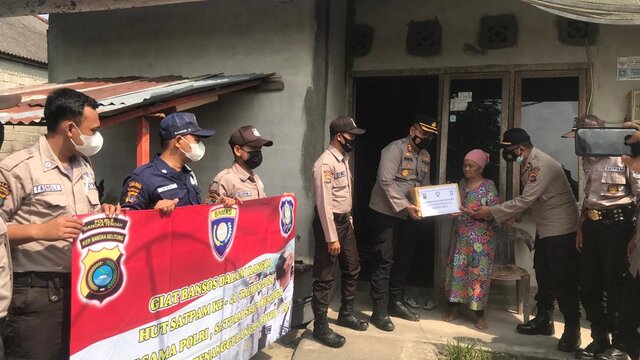 HUT Satpam Ke-41, Polisi Bersama Satpam Laksanakan Bansos