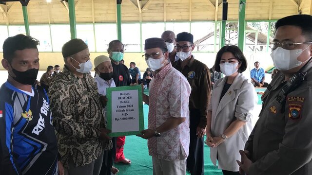 Kucurkan Rp.500 Juta Hasil Plasma, Kapolres Bersama Bupati Bateng Apresiasi PT.PBT