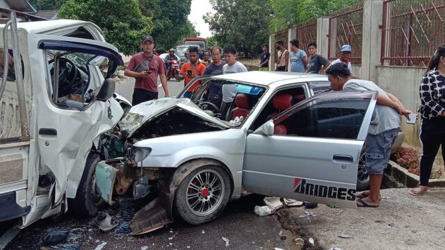 Dua Mobil Ini Terlibat Kecelakaan Di Jalan Raya Jebu Darat
