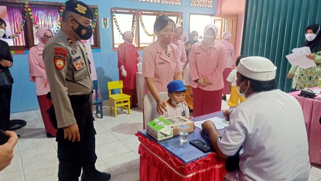 Polres Bangka Gandeng Yayasan TK Bhayangkari dan Kemala Bhayangkari Cab.Bangka Gelar Vaksinasi Anak