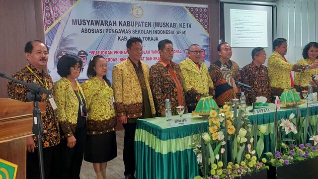 Sekretaris Dinas Pendidikan Tana Toraja Membuka Muskab IV APSI