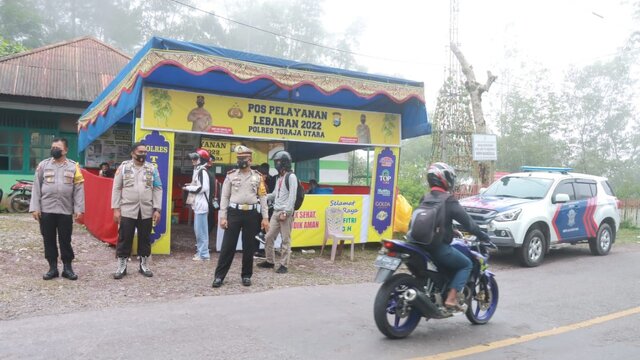 Wakapolres Torut Cek Pos Pelayanan Ketupat 2022 Dan Tinjau Pelaksanaan Vaksinasi