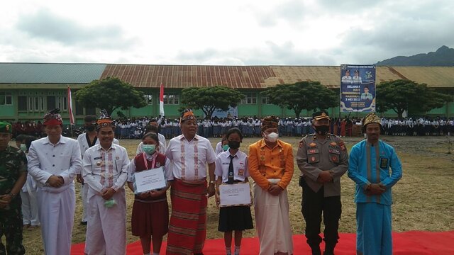 Sejumlah Siswa Berprestasi di Tana Toraja Dapat Penghargaan di Hardiknas 2022