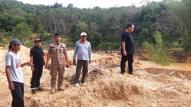 Akses Jalan Utama Di Desa Batu Belubang Terputus Akibat Aktivitas TI Yang Diduga Ilegal