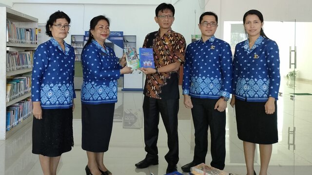 HIMPAUDI Serahkan Bantuan Buku PAUD Ke Perpustakaan Tana Toraja